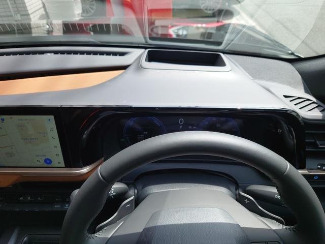 
								TOYOTA CROWN CROSSOVER full									