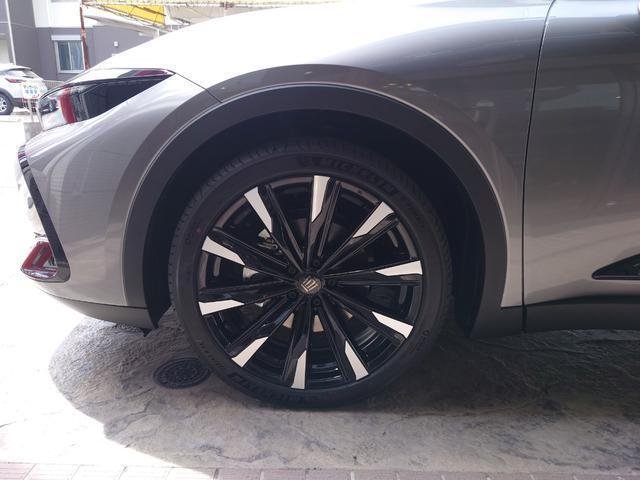 
								TOYOTA CROWN CROSSOVER full									