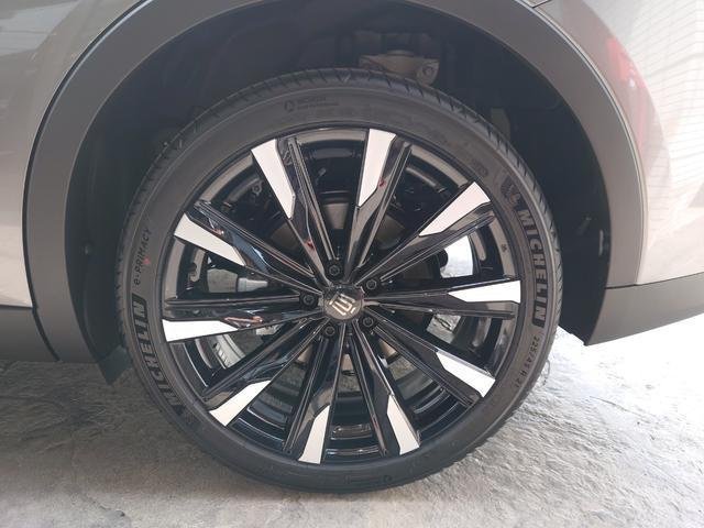 
								TOYOTA CROWN CROSSOVER full									