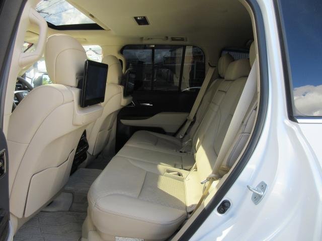 
								TOYOTA LAND CRUISER full									