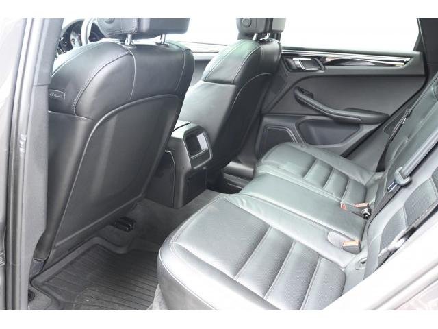
								PORSCHE MACAN full									