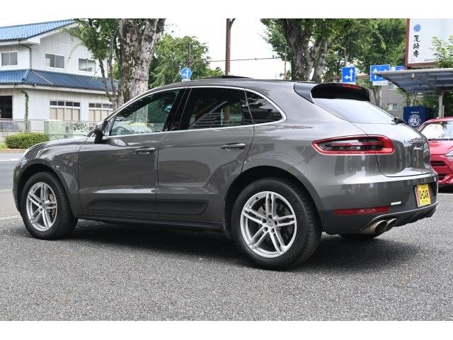 
								PORSCHE MACAN full									