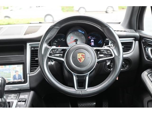 
								PORSCHE MACAN full									