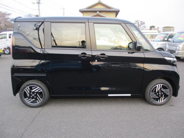 
								NISSAN ROOX full									