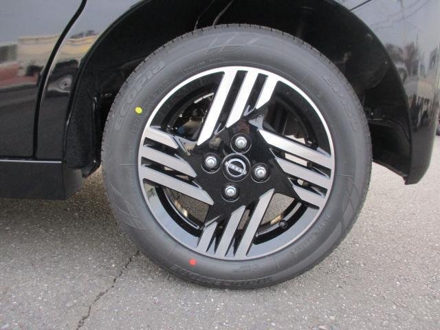 
								NISSAN ROOX full									