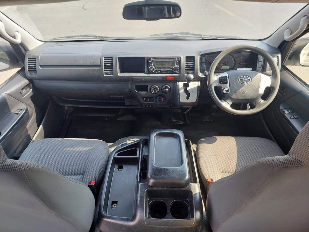 
								TOYOTA VAN full									