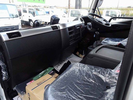 
								MITSUBISHI FUSO full									