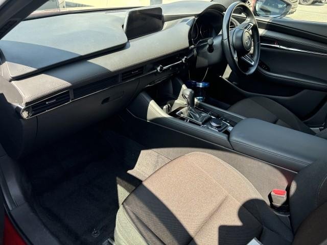 
								MAZDA3 FASTBACK full									