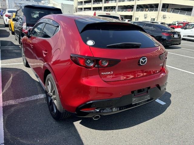 
								MAZDA3 FASTBACK full									
