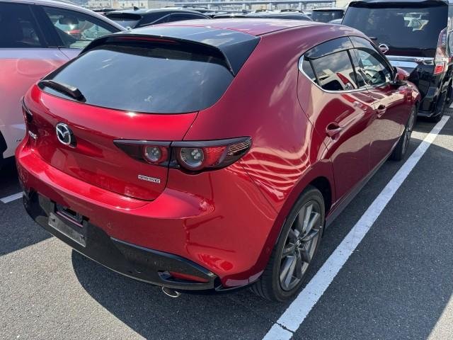 
								MAZDA3 FASTBACK full									