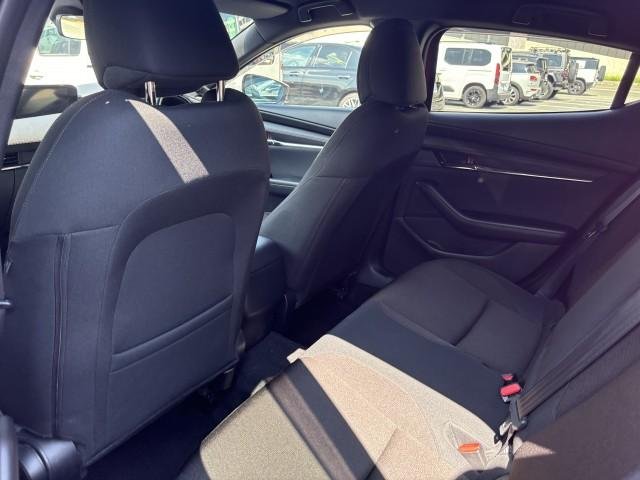 
								MAZDA3 FASTBACK full									