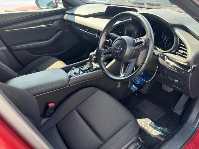 
								MAZDA3 FASTBACK full									