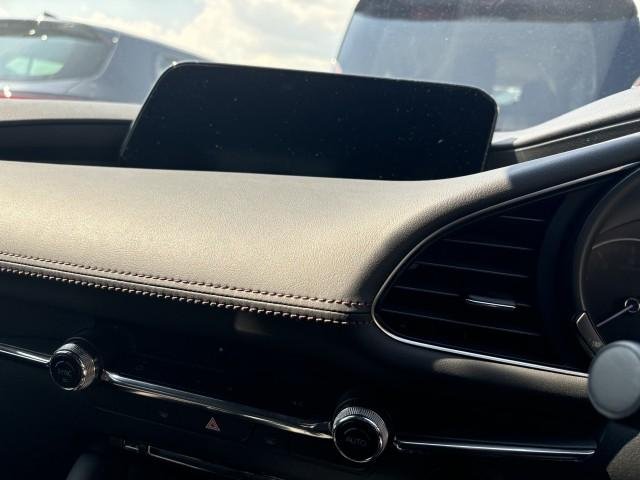
								MAZDA3 FASTBACK full									