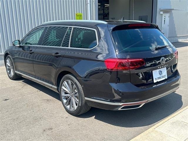 
								VOLKSWAGEN PASSAT VARIANT full									