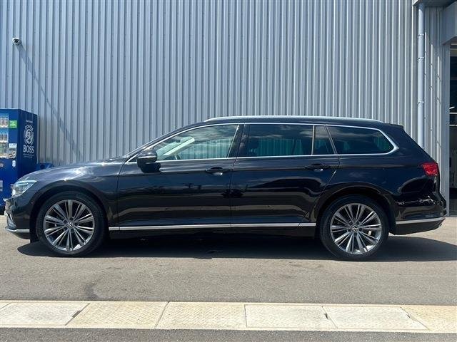 
								VOLKSWAGEN PASSAT VARIANT full									