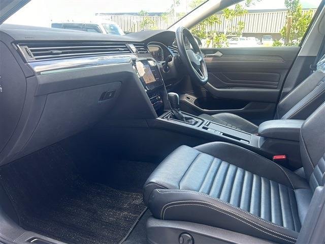 
								VOLKSWAGEN PASSAT VARIANT full									