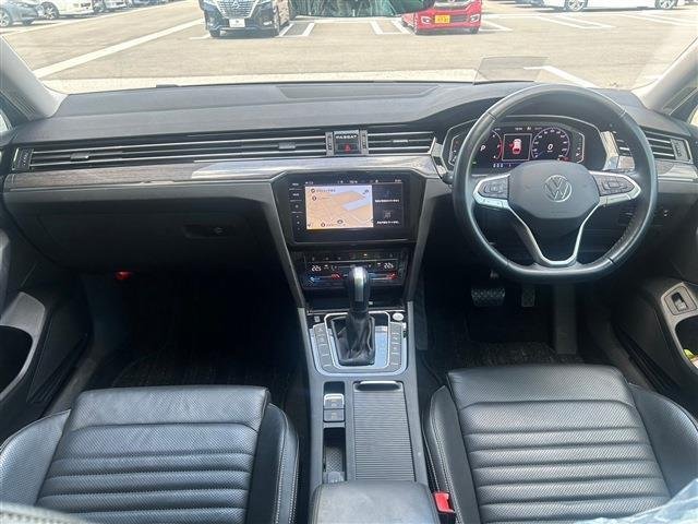 
								VOLKSWAGEN PASSAT VARIANT full									
