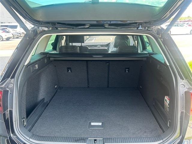 
								VOLKSWAGEN PASSAT VARIANT full									