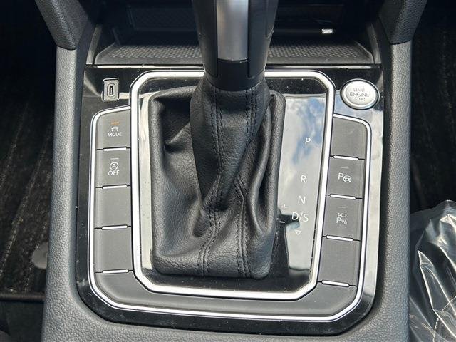 
								VOLKSWAGEN PASSAT VARIANT full									