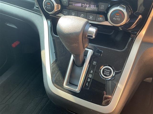 
								NISSAN SERENA full									