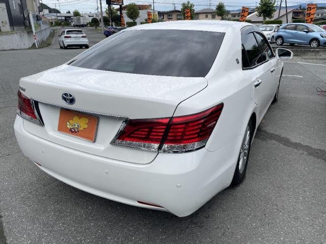 
								TOYOTA CROWN HYBRID full									