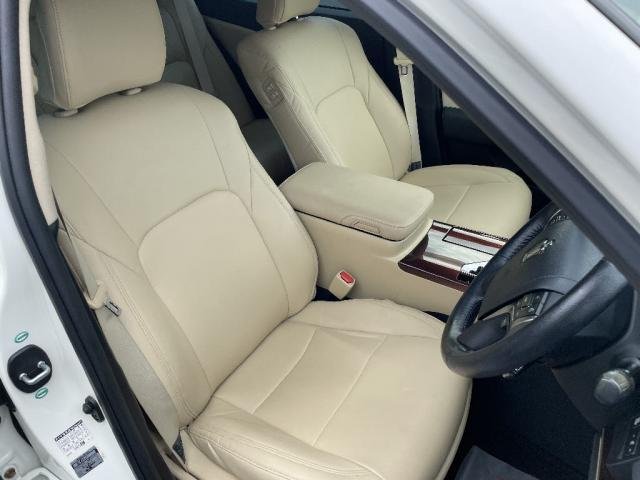 
								TOYOTA CROWN HYBRID full									