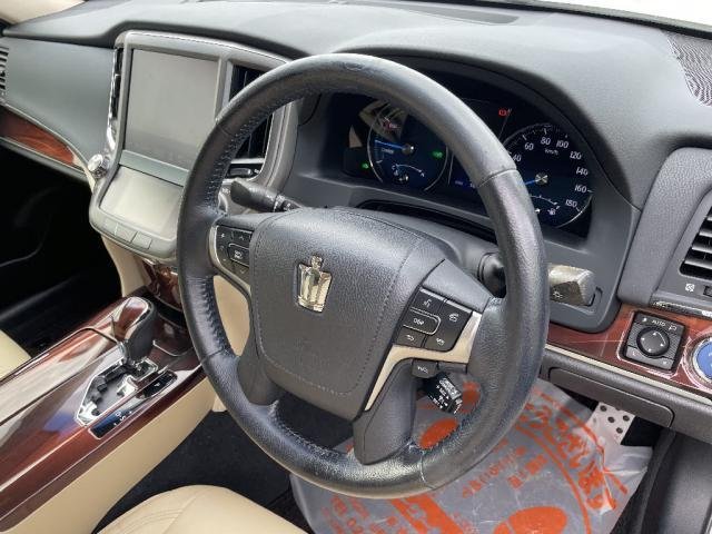 
								TOYOTA CROWN HYBRID full									