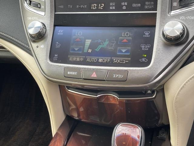 
								TOYOTA CROWN HYBRID full									