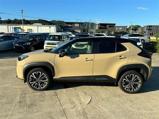 
								TOYOTA YARIS CROSS full									