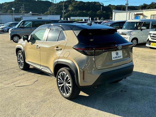 
								TOYOTA YARIS CROSS full									