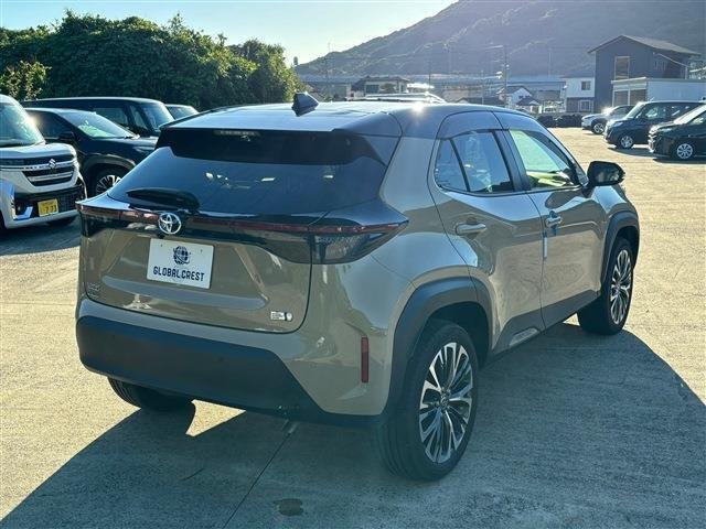
								TOYOTA YARIS CROSS full									