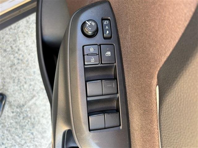 
								TOYOTA YARIS CROSS full									