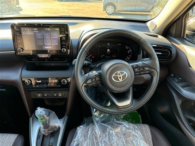 
								TOYOTA YARIS CROSS full									