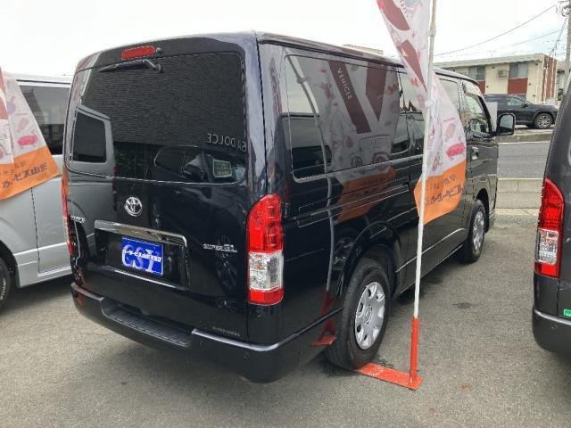 
								TOYOTA HIACE VAN full									