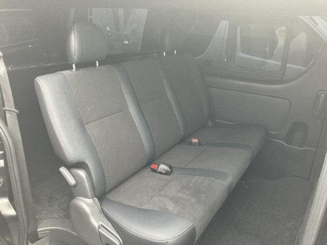 
								TOYOTA HIACE VAN full									
