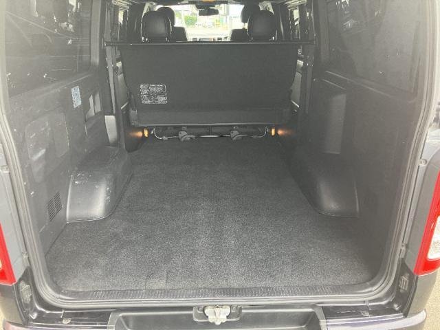 
								TOYOTA HIACE VAN full									