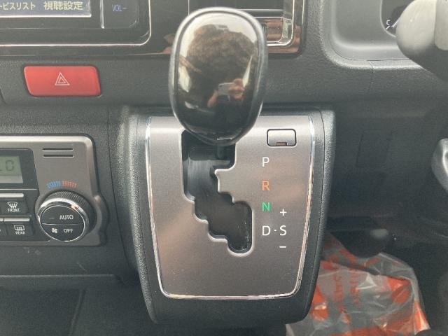 
								TOYOTA HIACE VAN full									
