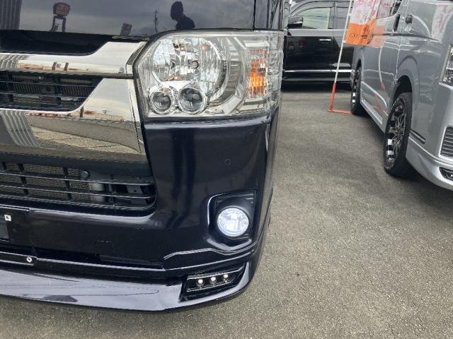 
								TOYOTA HIACE VAN full									