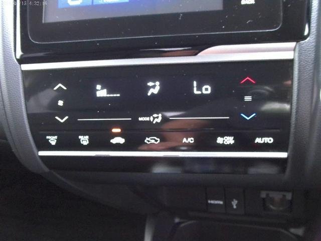 
								HONDA FIT HYBRID full									