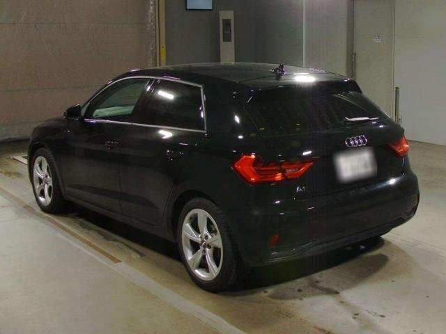 
								AUDI A1 SPORTBACK full									