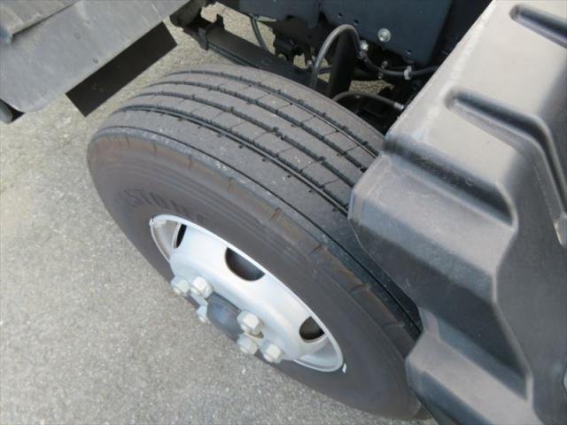 
								ISUZU FORWARD full									