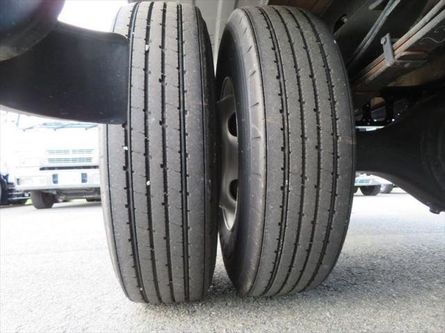 
								ISUZU FORWARD full									