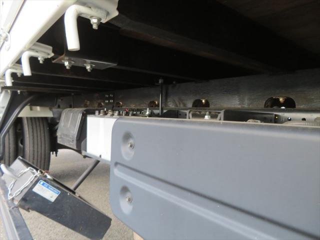 
								ISUZU FORWARD full									