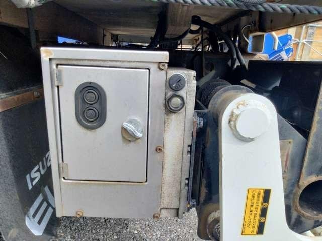 
								ISUZU ELF TRUCK full									