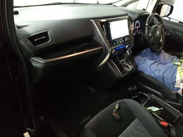 
								TOYOTA VELLFIRE full									
