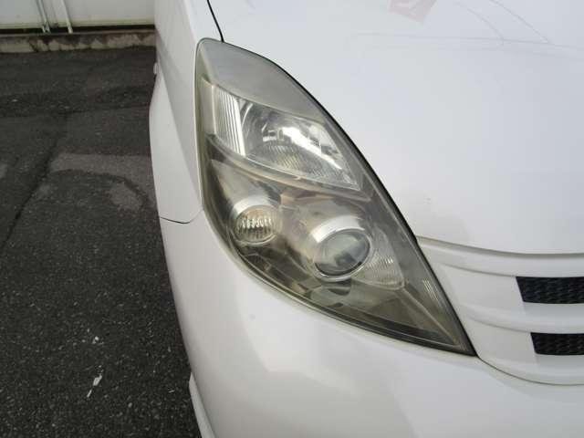 
								TOYOTA ISIS full									