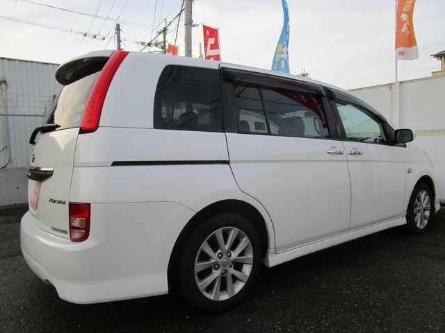 
								TOYOTA ISIS full									