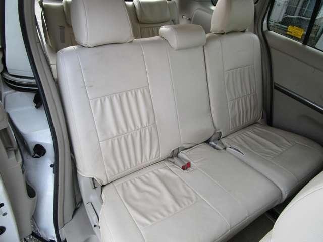 
								TOYOTA ISIS full									
