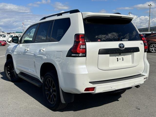 
								TOYOTA LAND CRUISER PRADO full									