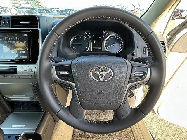 
								TOYOTA LAND CRUISER PRADO full									